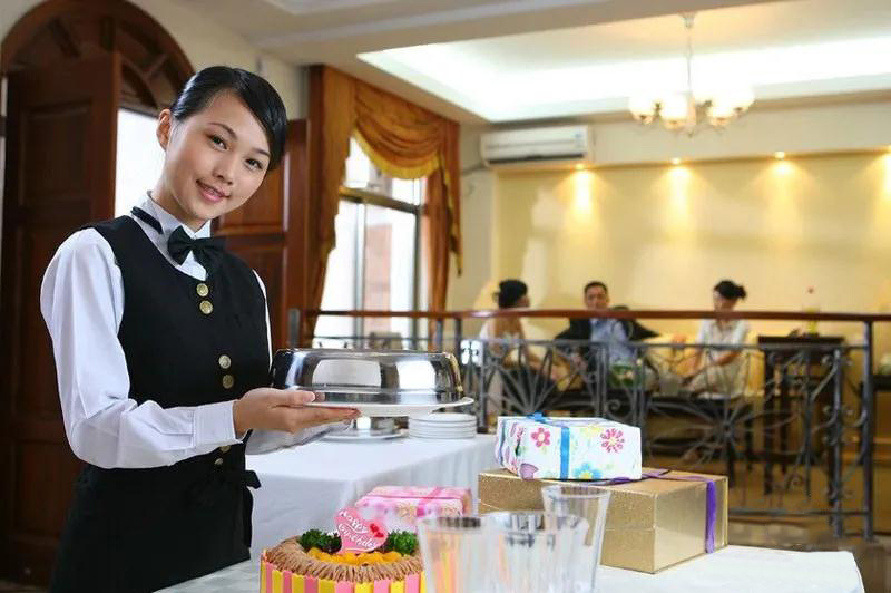 新加坡：豪華五zui酒店餐飲服務(wù)生！